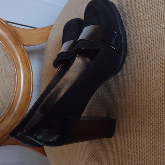 Pumps - Picture 3 of 6